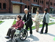 車いす赤レンガ.JPG
